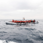 2 مليون مهاجرا حاولوا الوصول إلى أوروبا منذ 2014. عدد المهاجرين المفقودين في المتوسط لا يقل عن 25000. هجرة مناخية واقتصادية وبسبب الصراعات